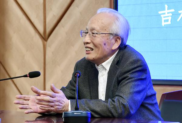 孙正聿教授作报告___.jpg