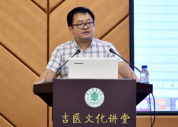 我校党委宣传部郭天笑老师主持报告会___.jpg