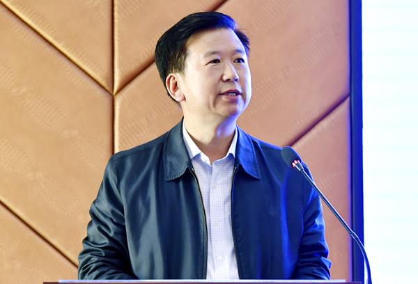 郑永奎书记主持报告会___.jpg