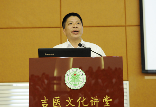 徐卫东部长主持报告会