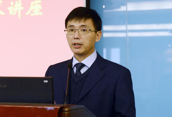 纪委书记白雪主持报告会___.jpg
